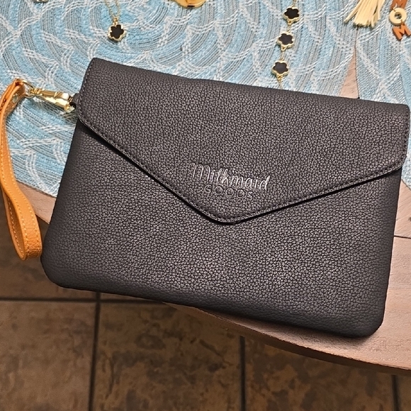 Milkmaid Black Clutch Bag W/ Matching Jewelry Haul. All Included! - Picture 2 of 9